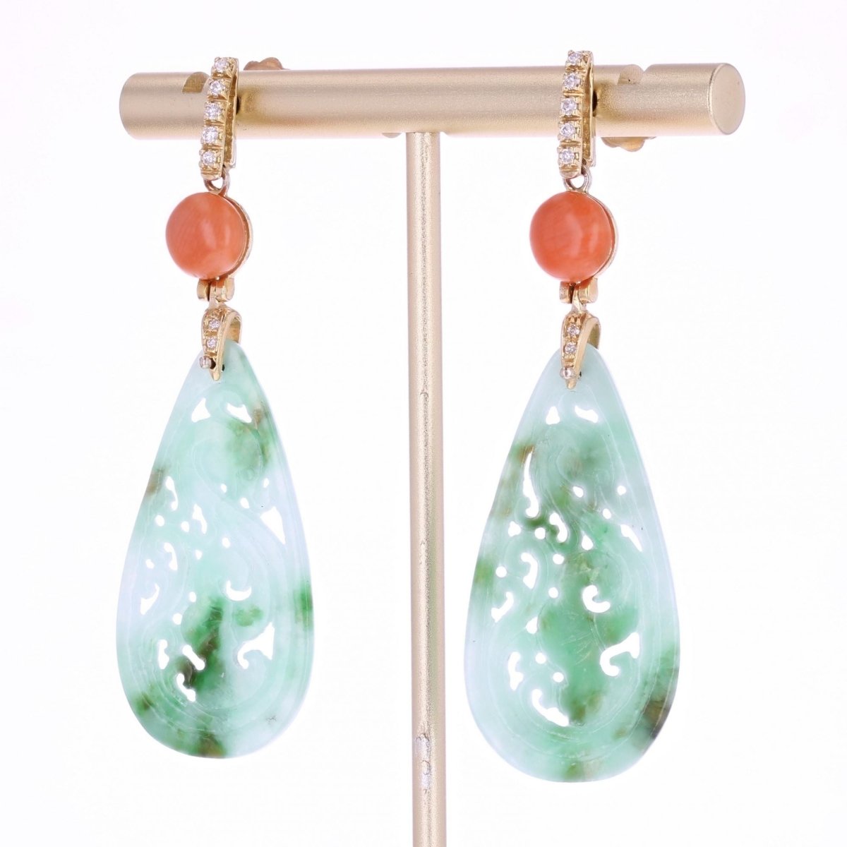 Boucles d'oreilles Pendantes en or jaune, jade, corail et diamants - Castafiore