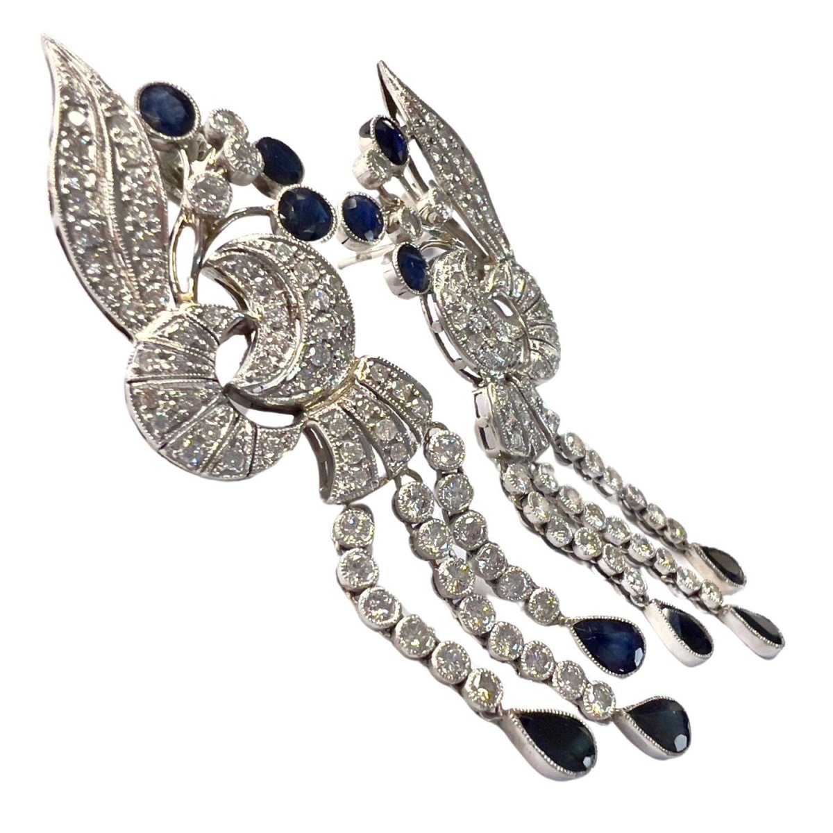 Boucles d'oreilles pendantes en platine, saphire et diamant - Castafiore