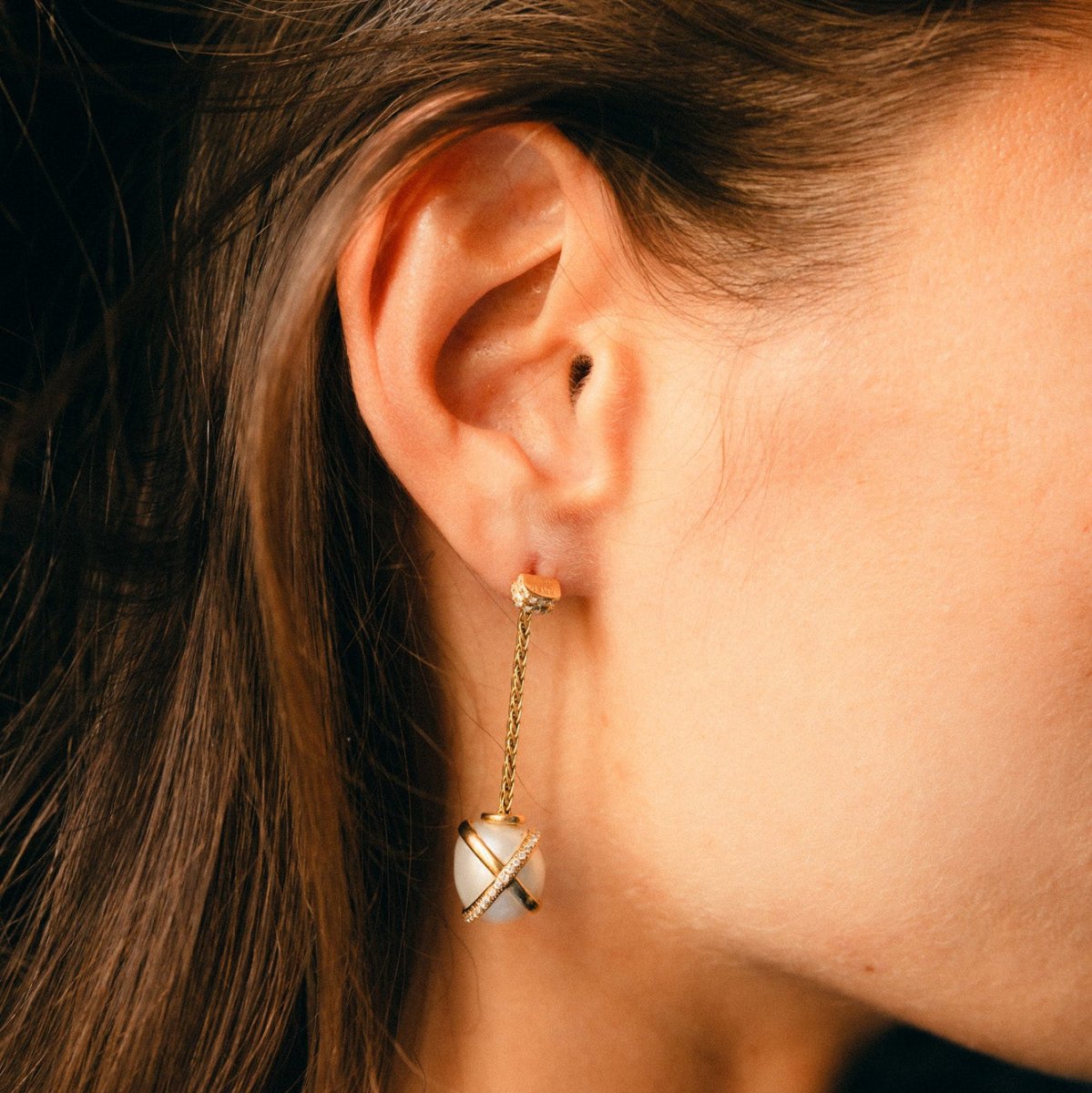 Boucles d'oreilles Pendantes FRED "Baie des Anges" en or jaune, perles et diamants - Castafiore