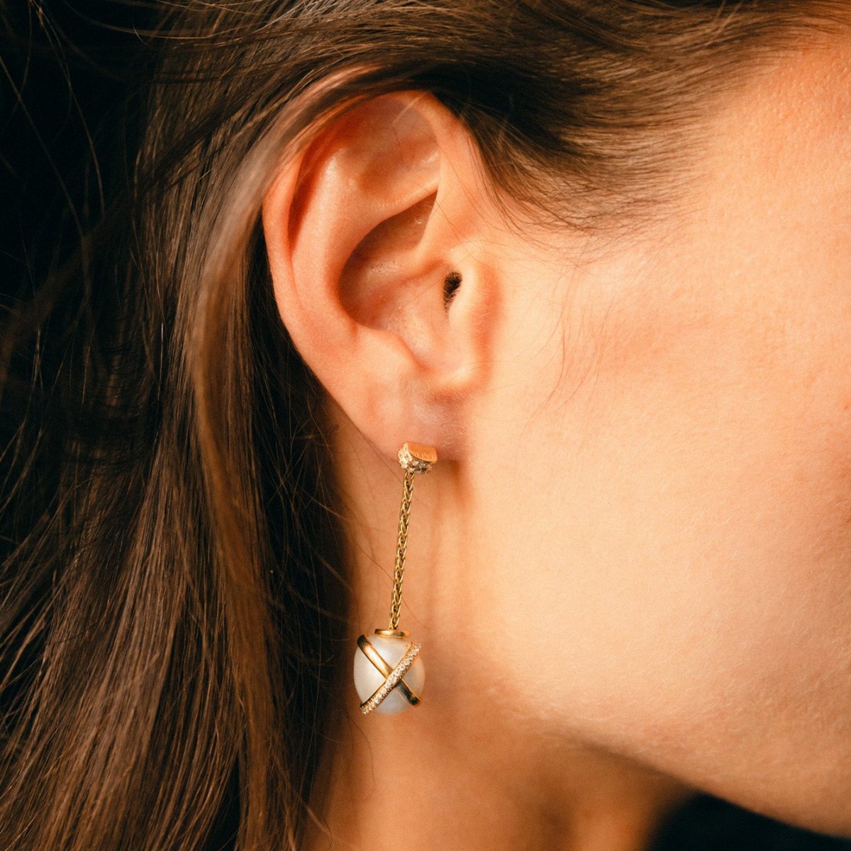 Boucles d'oreilles Pendantes FRED "Baie des Anges" en or jaune, perles et diamants - Castafiore