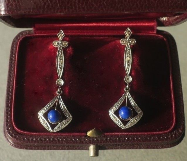 Boucles d’oreilles pendantes Lapis Lazuli Diamants deux Ors Art Déco - Castafiore
