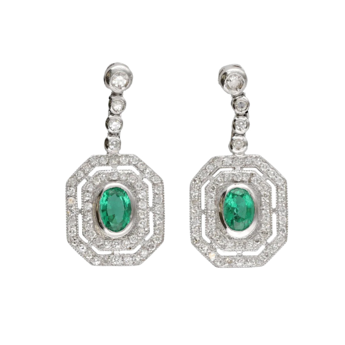 Boucles d'oreilles pendantes style Art déco avec emeraudes et diamants en Or gris 18 Cts. - Castafiore