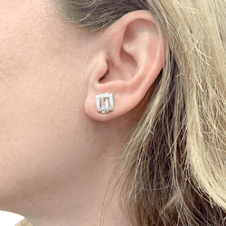 Boucles d'oreilles Puces BOUCHERON "Déchainée" en or blanc et diamants - Castafiore