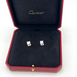 Boucles d'oreilles Puces CARTIER "Double C" en or blanc et diamants - Castafiore