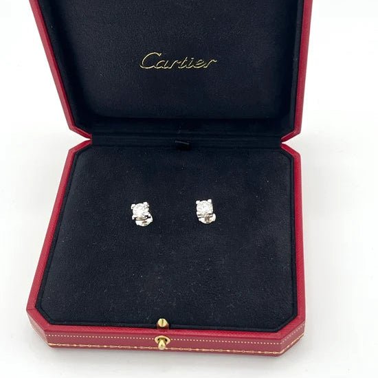 Boucles d'oreilles Puces CARTIER "Double C" en or blanc et diamants - Castafiore
