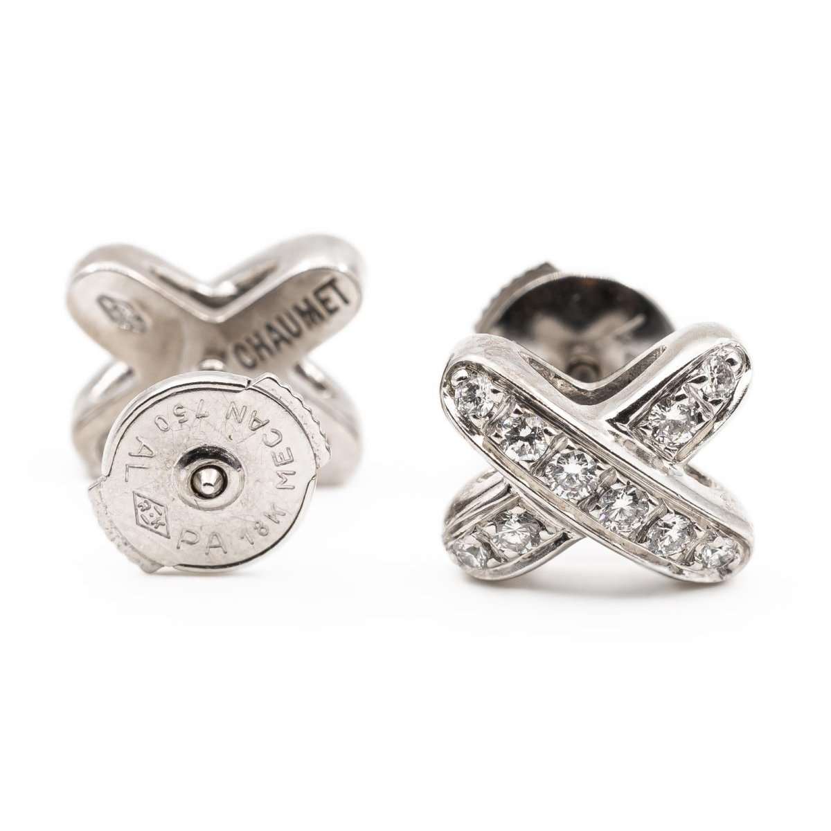 Boucles d'oreilles Puces CHAUMET "Liens" en or blanc et diamants - Castafiore