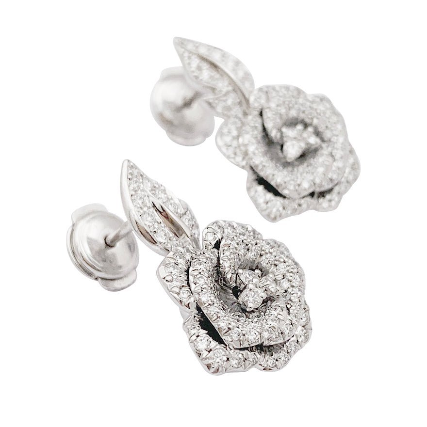 Boucles d’oreilles Puces DIOR "Bagatelle" en or blanc et diamants - Castafiore