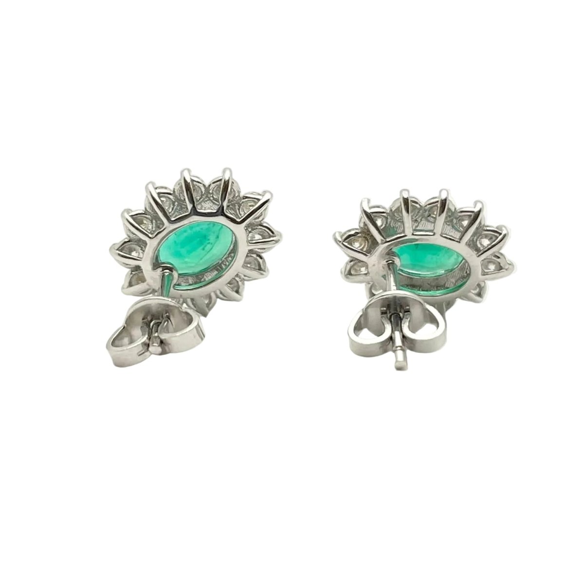 Boucles d'oreilles Puces en or blanc, émeraudes et diamants - Castafiore