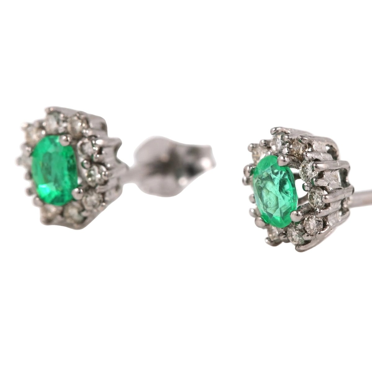 Boucles d'oreilles Puces en or blanc, émeraudes et diamants - Castafiore
