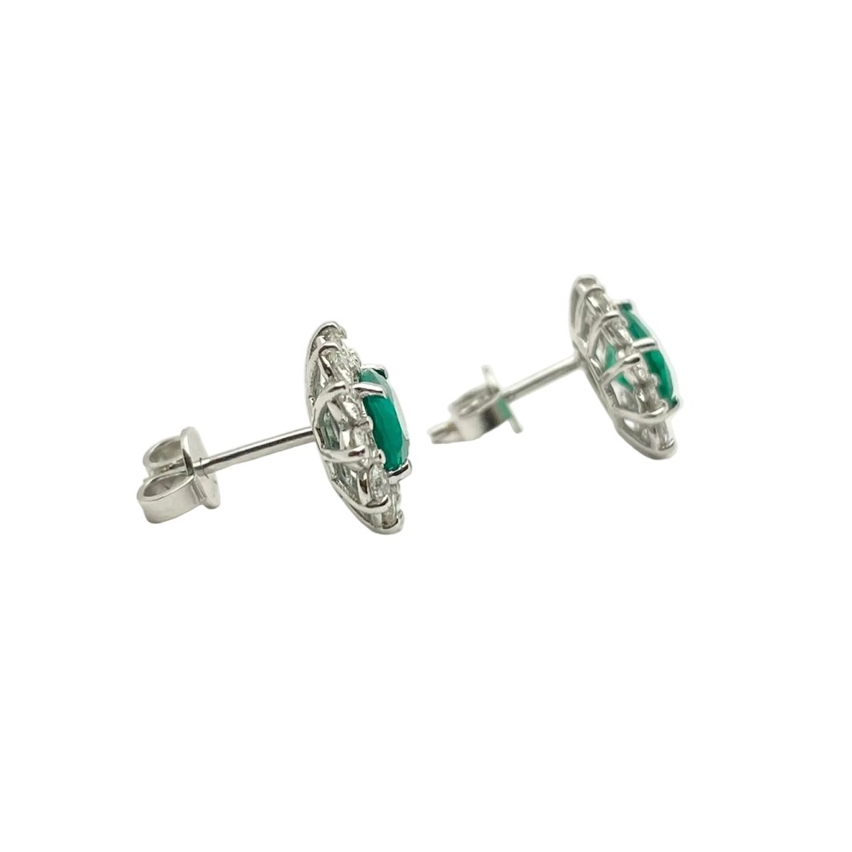 Boucles d'oreilles Puces en or blanc, émeraudes et diamants - Castafiore