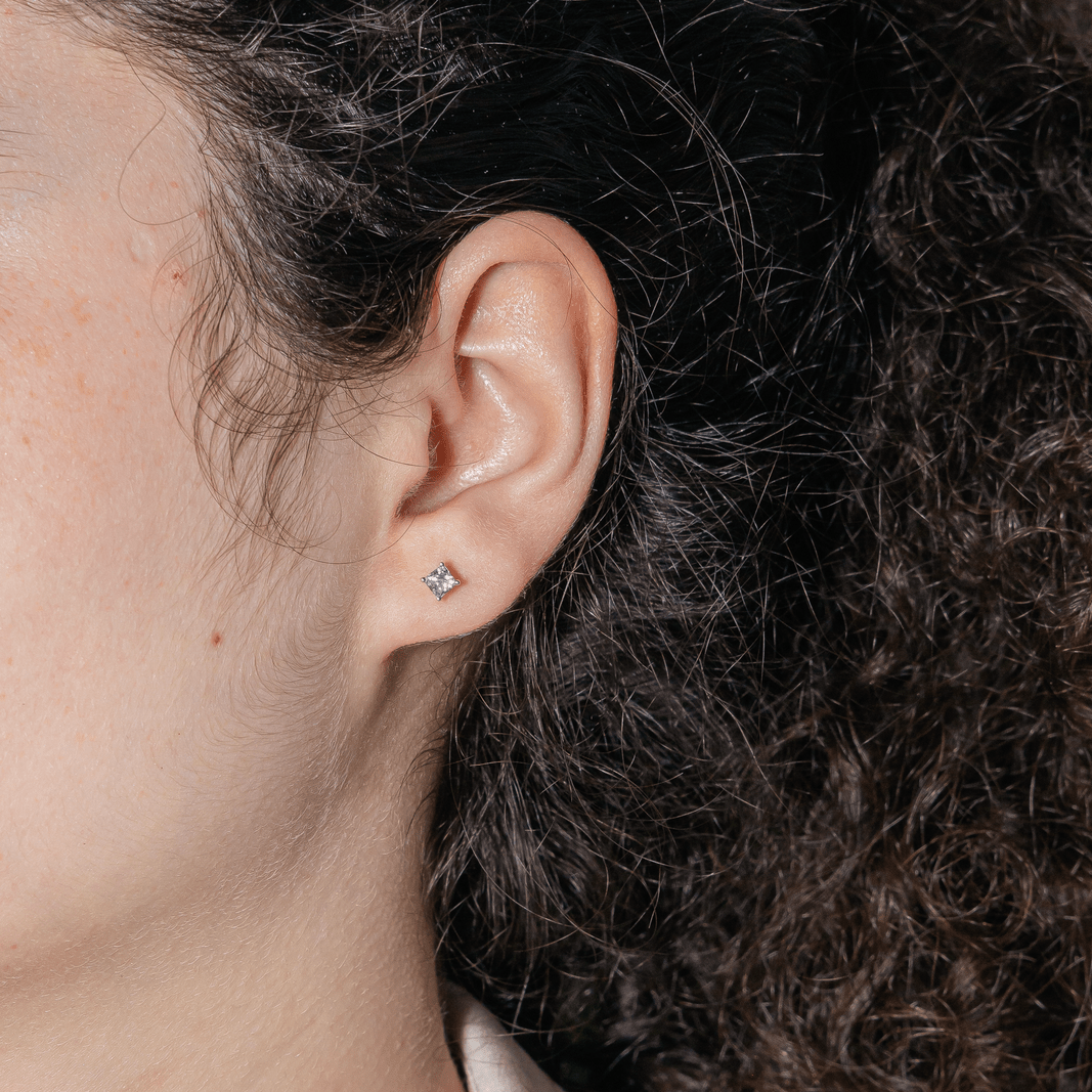 Boucles d'oreilles Puces en or blanc et diamants - Castafiore