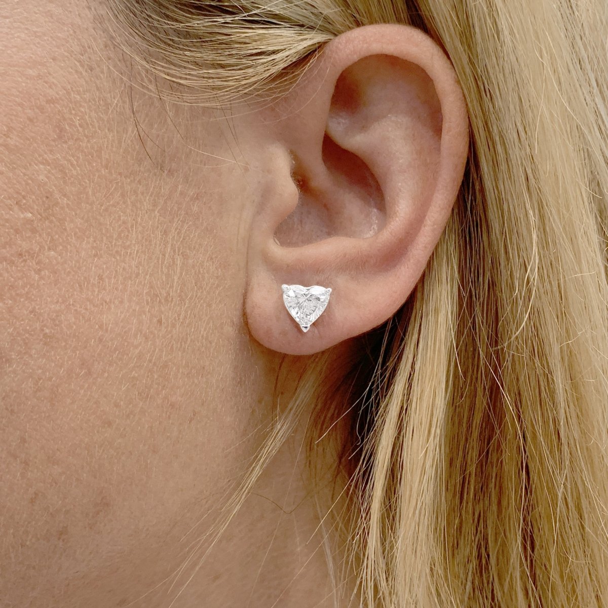 Boucles d'oreilles Puces en or blanc et diamants - Castafiore