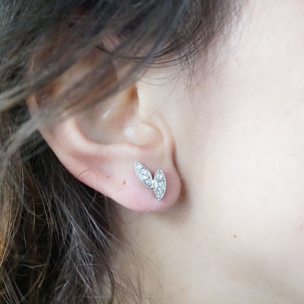 Boucles d'oreilles Puces en or blanc et diamants - Castafiore