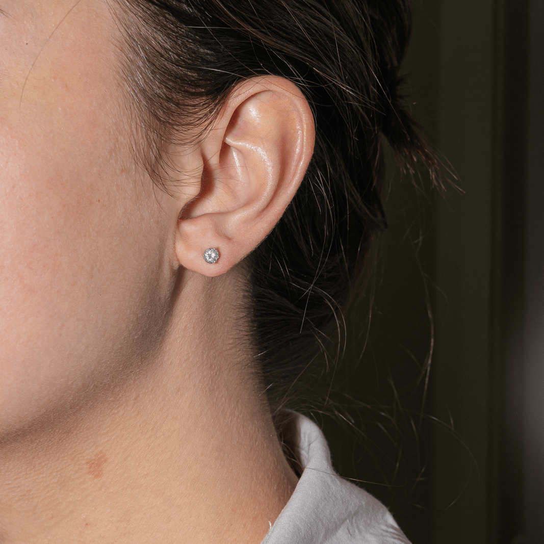Boucles d'oreilles Puces en or blanc et diamants - Castafiore