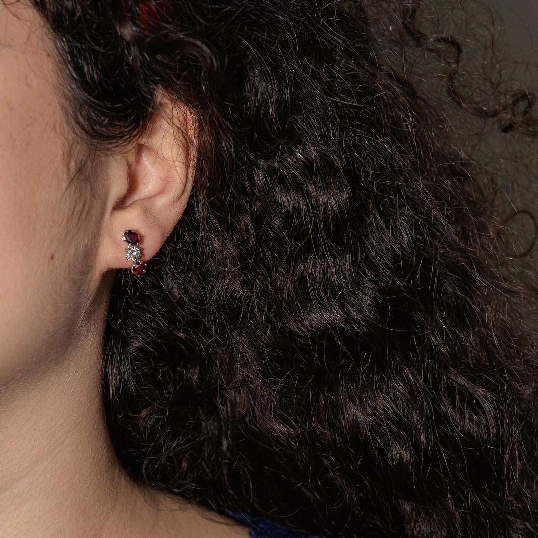 Boucles d'oreilles Puces en or blanc, rubis et diamants - Castafiore