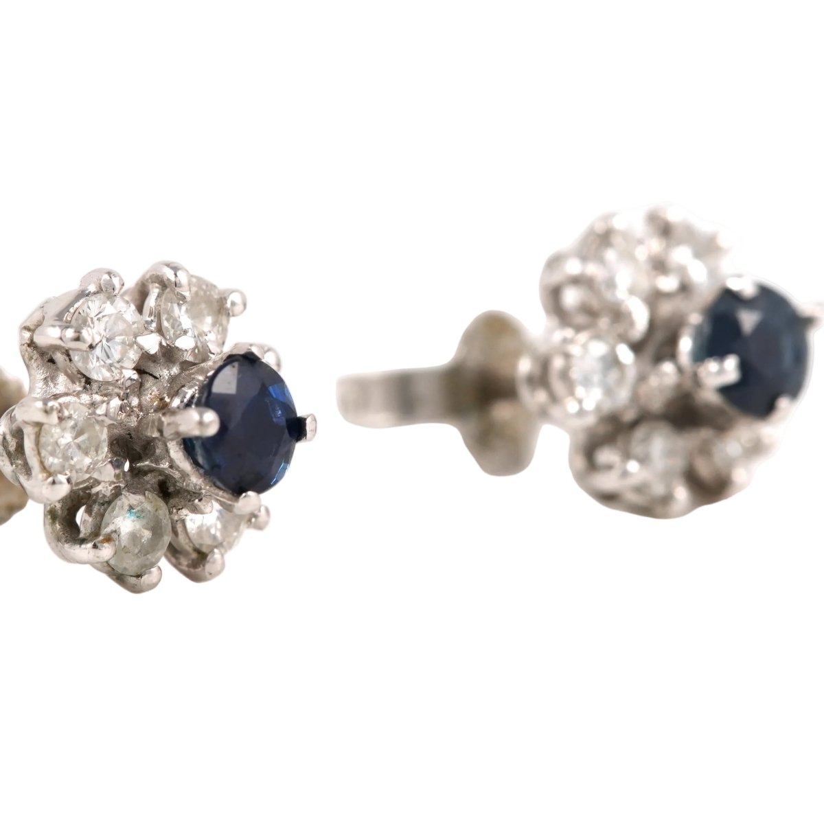 Boucles d'oreilles Puces en or blanc, saphirs et diamants - Castafiore