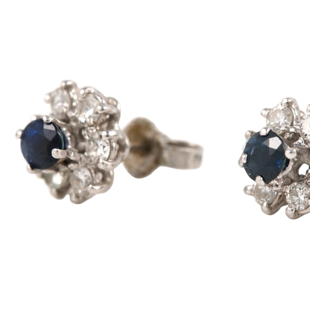 Boucles d'oreilles Puces en or blanc, saphirs et diamants - Castafiore