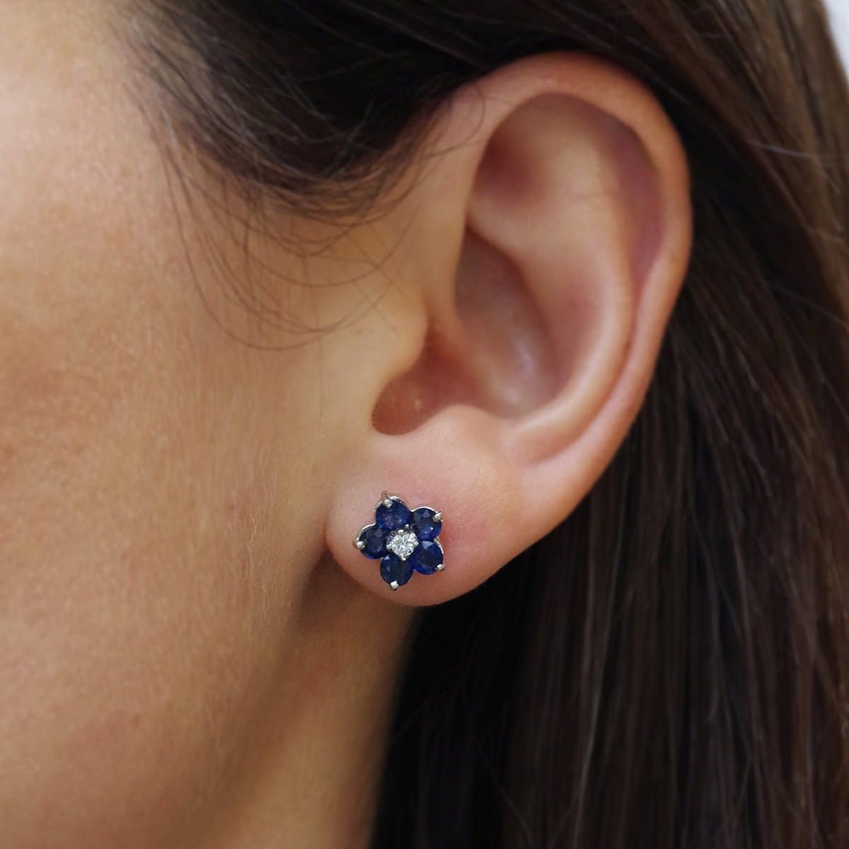 Boucles d'oreilles Puces en or blanc, saphirs et diamants - Castafiore