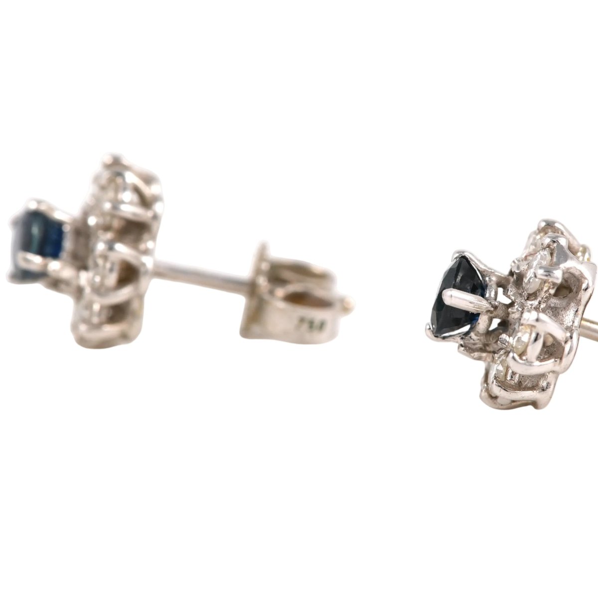 Boucles d'oreilles Puces en or blanc, saphirs et diamants - Castafiore
