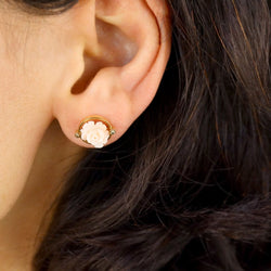 Boucles d'oreilles Puces en or jaune, corail, et diamants - Castafiore