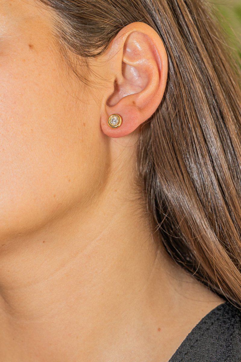 Boucles d'oreilles puces en or jaune et diamant - Castafiore