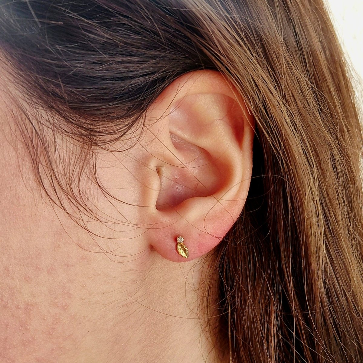 Boucles d'oreilles Puces en or jaune et diamants - Castafiore