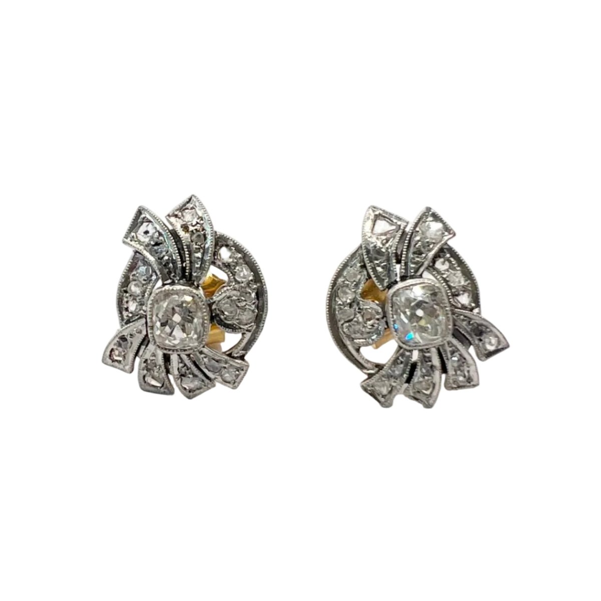Boucles d'oreilles Puces en or jaune et diamants - Castafiore