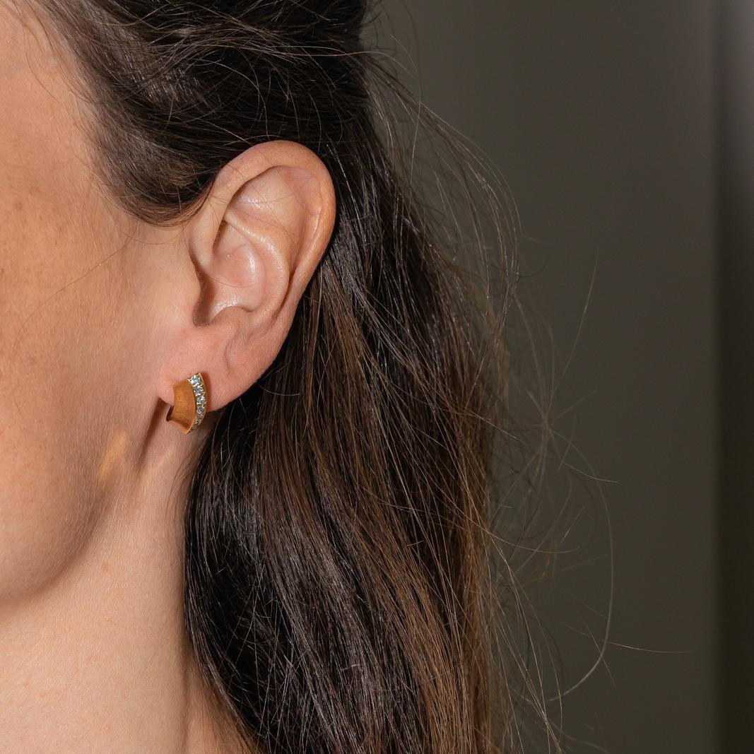Boucles d'oreilles Puces en or jaune et diamants - Castafiore