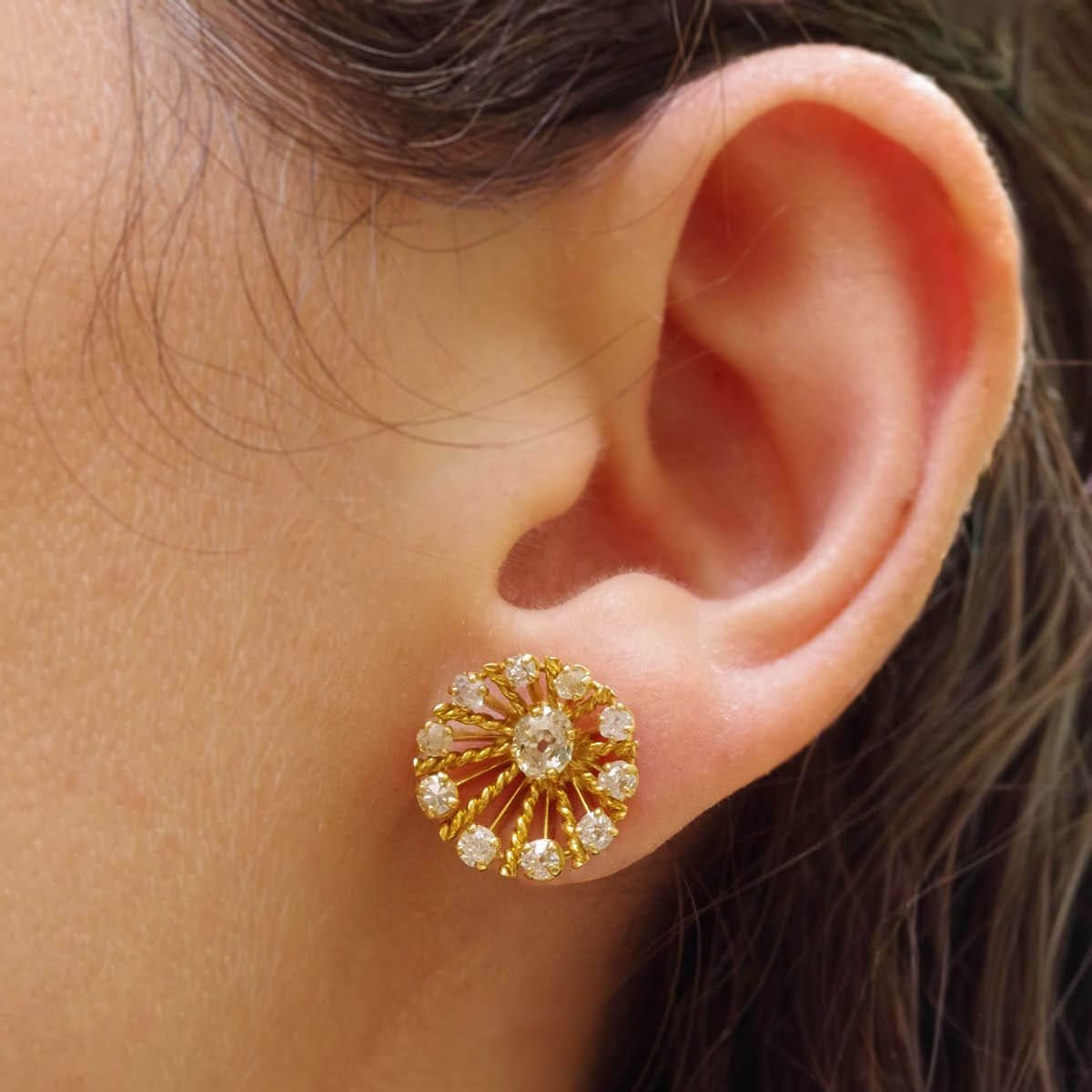 Boucles d'oreilles Puces en or jaune et diamants - Castafiore