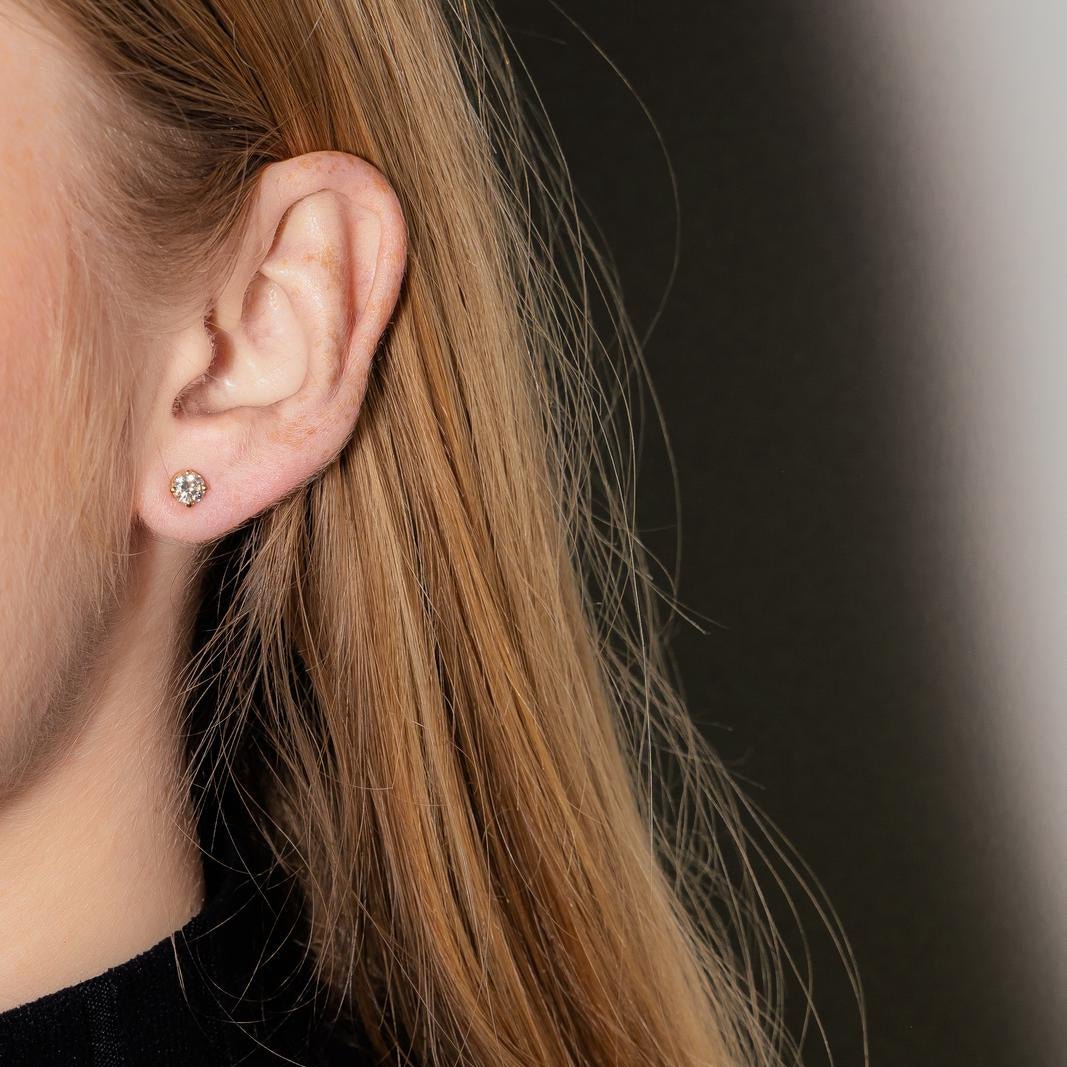 Boucles d'oreilles Puces en or jaune et diamants - Castafiore