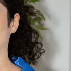 Boucles d'oreilles Puces en or jaune et diamants - Castafiore