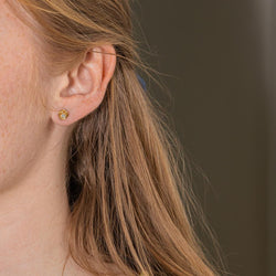 Boucles d'oreilles Puces en or jaune et diamants - Castafiore