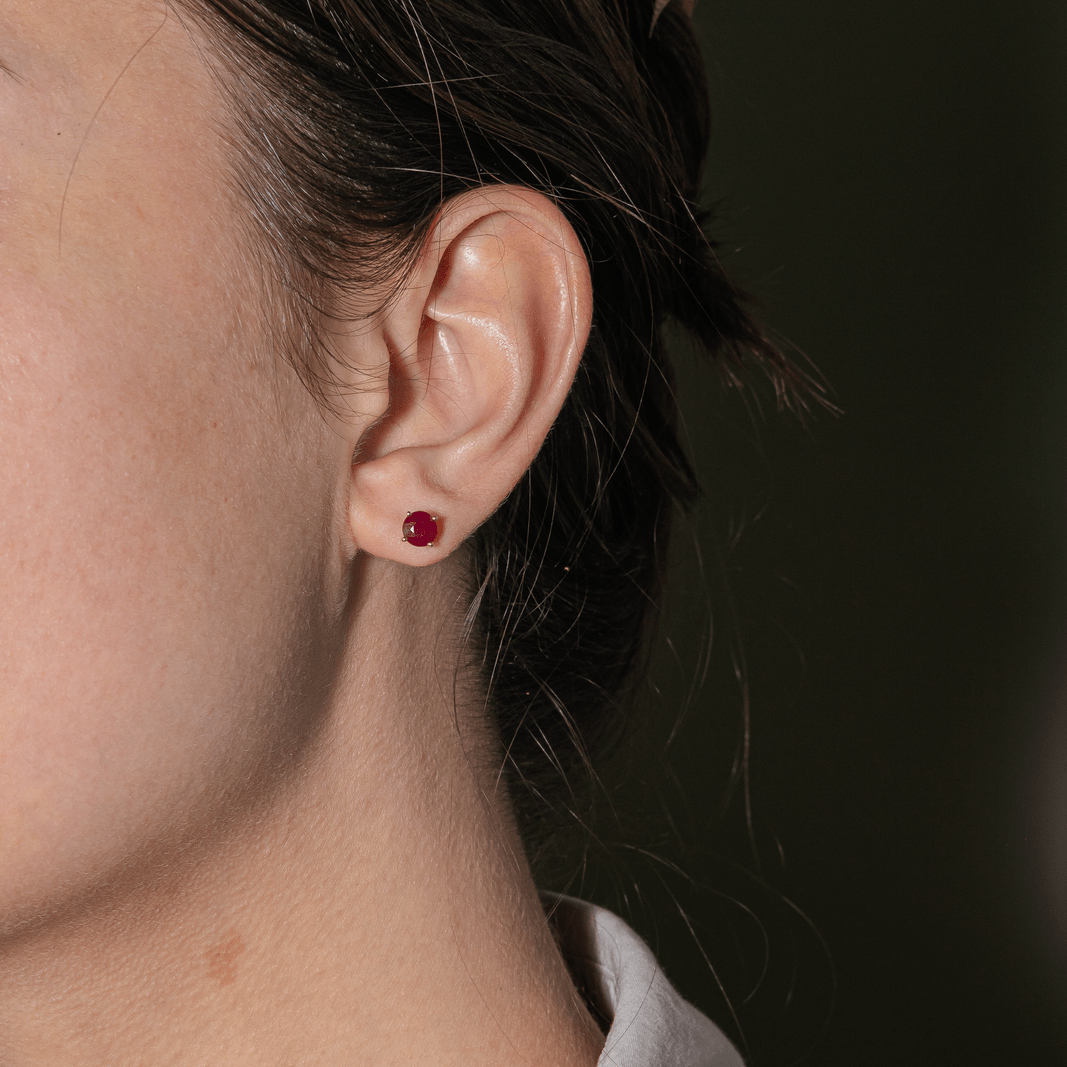 Boucles d'oreilles Puces en or jaune et rubis - Castafiore