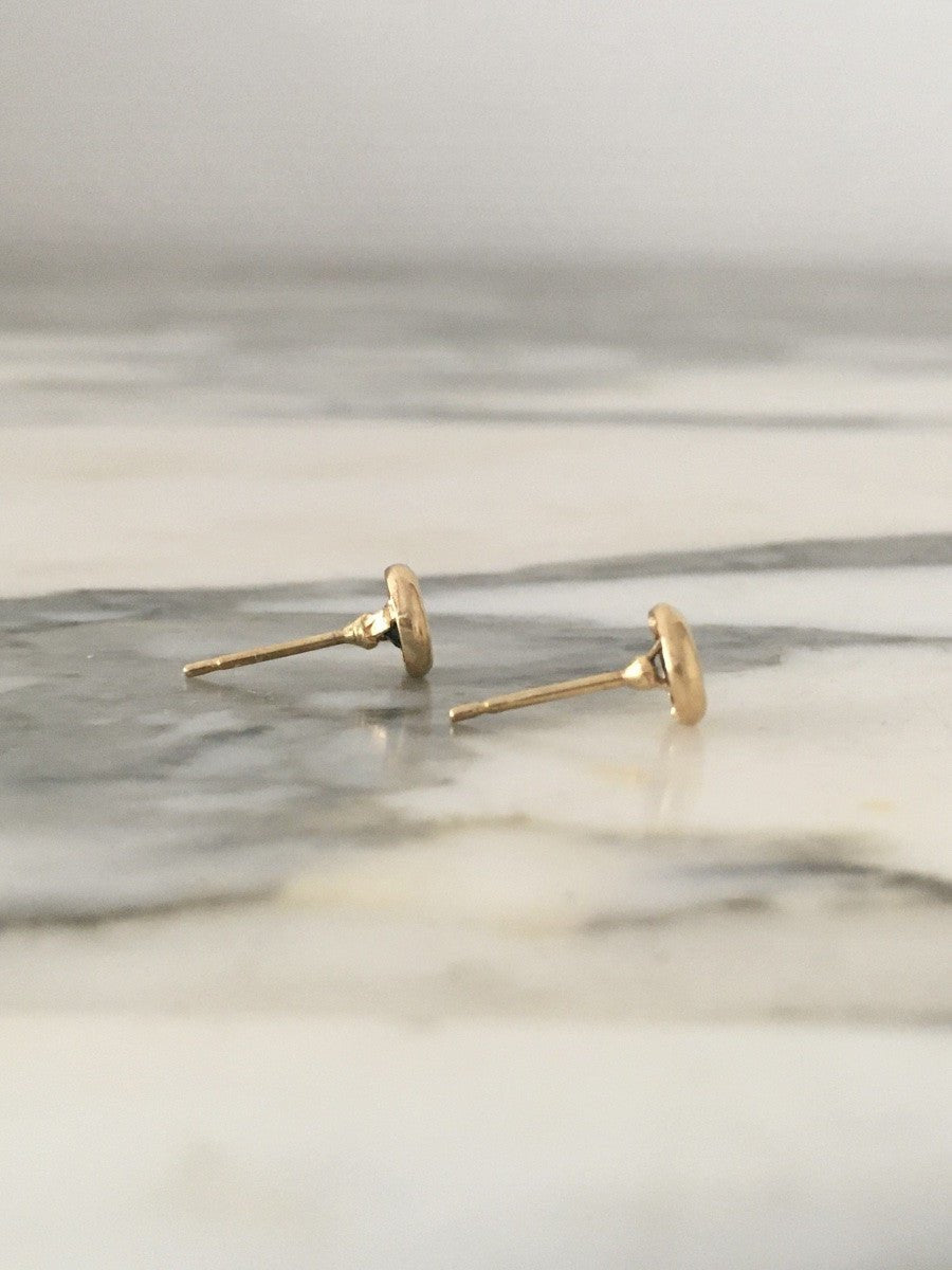 Boucles d'oreilles Puces en or jaune et saphirs - Castafiore