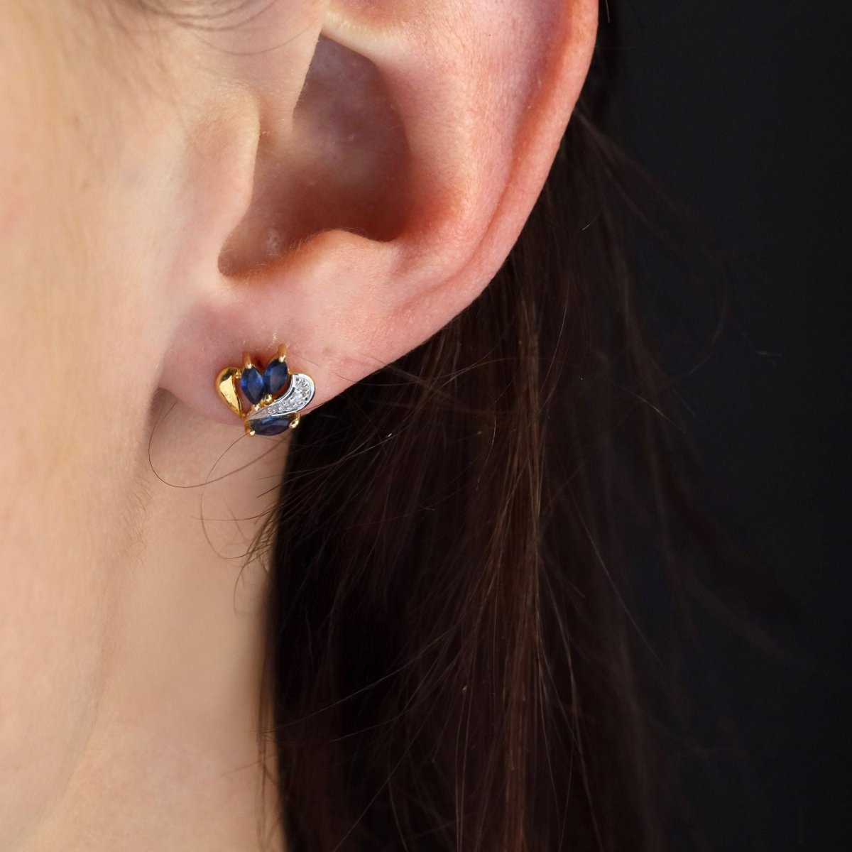 Boucles d'oreilles Puces en or jaune, or blanc, saphirs et diamants - Castafiore