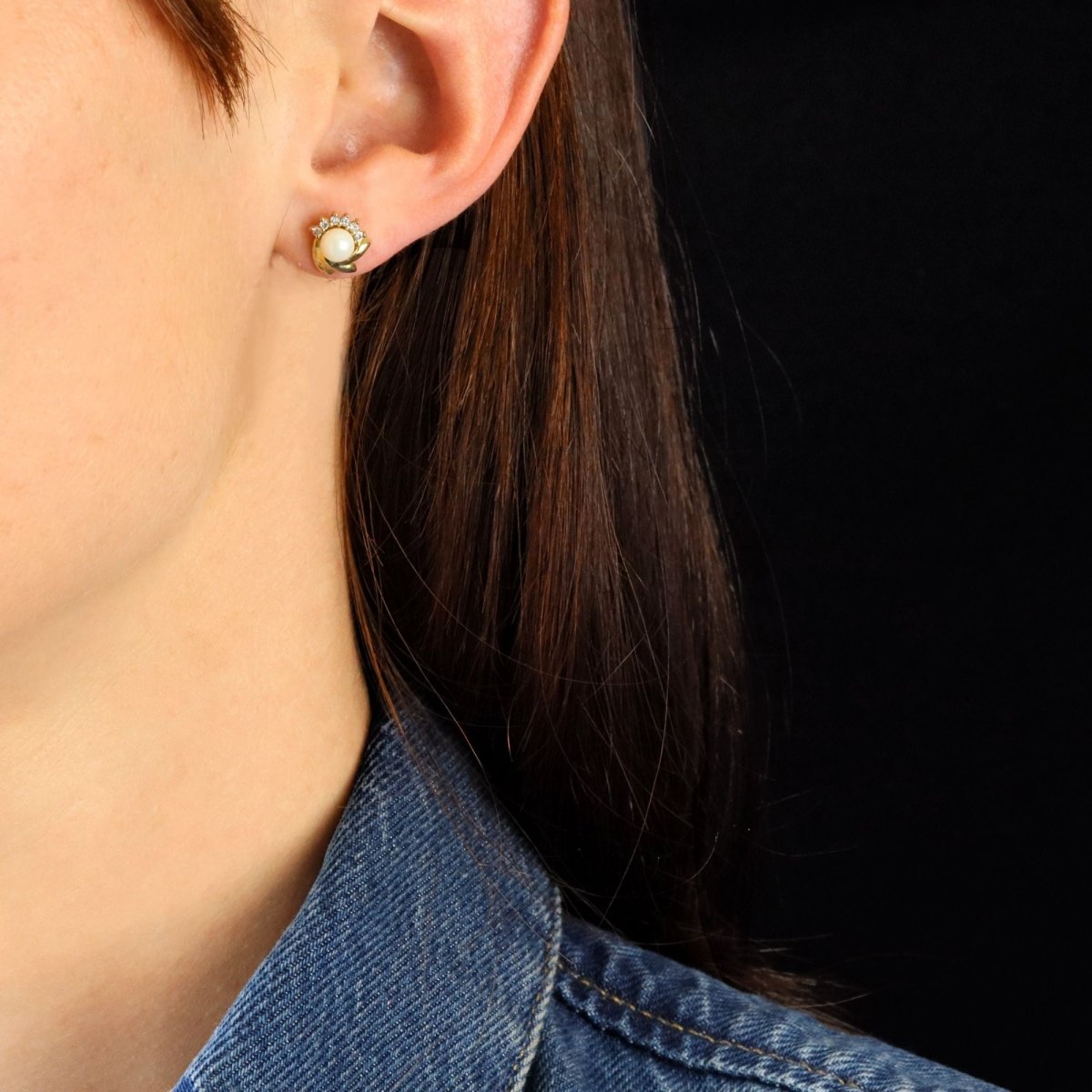 Boucles d'oreilles Puces en or jaune, perles de culture, et saphirs - Castafiore