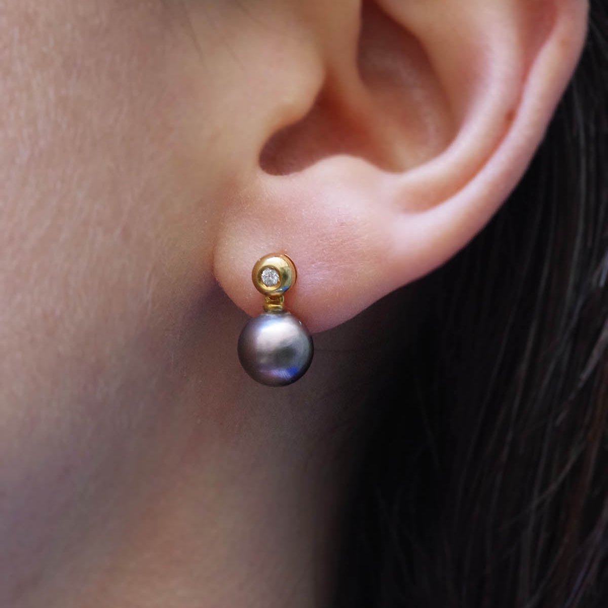 Boucles d'oreilles Puces en or jaune, perles et diamants - Castafiore