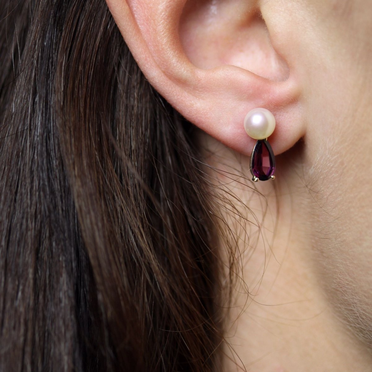 Boucles d'oreilles Puces en or jaune, perles et grenats - Castafiore