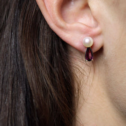 Boucles d'oreilles Puces en or jaune, perles et grenats - Castafiore