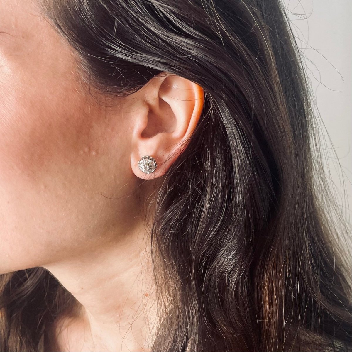 Boucles d'oreilles Puces en or jaune, platine et diamants - Castafiore