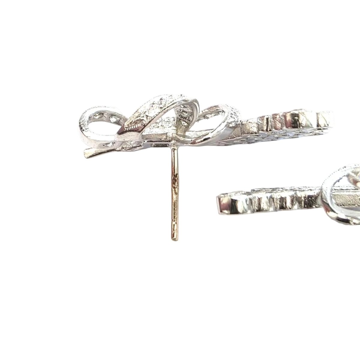 Boucles d'oreilles Puces en platine et diamants - Castafiore