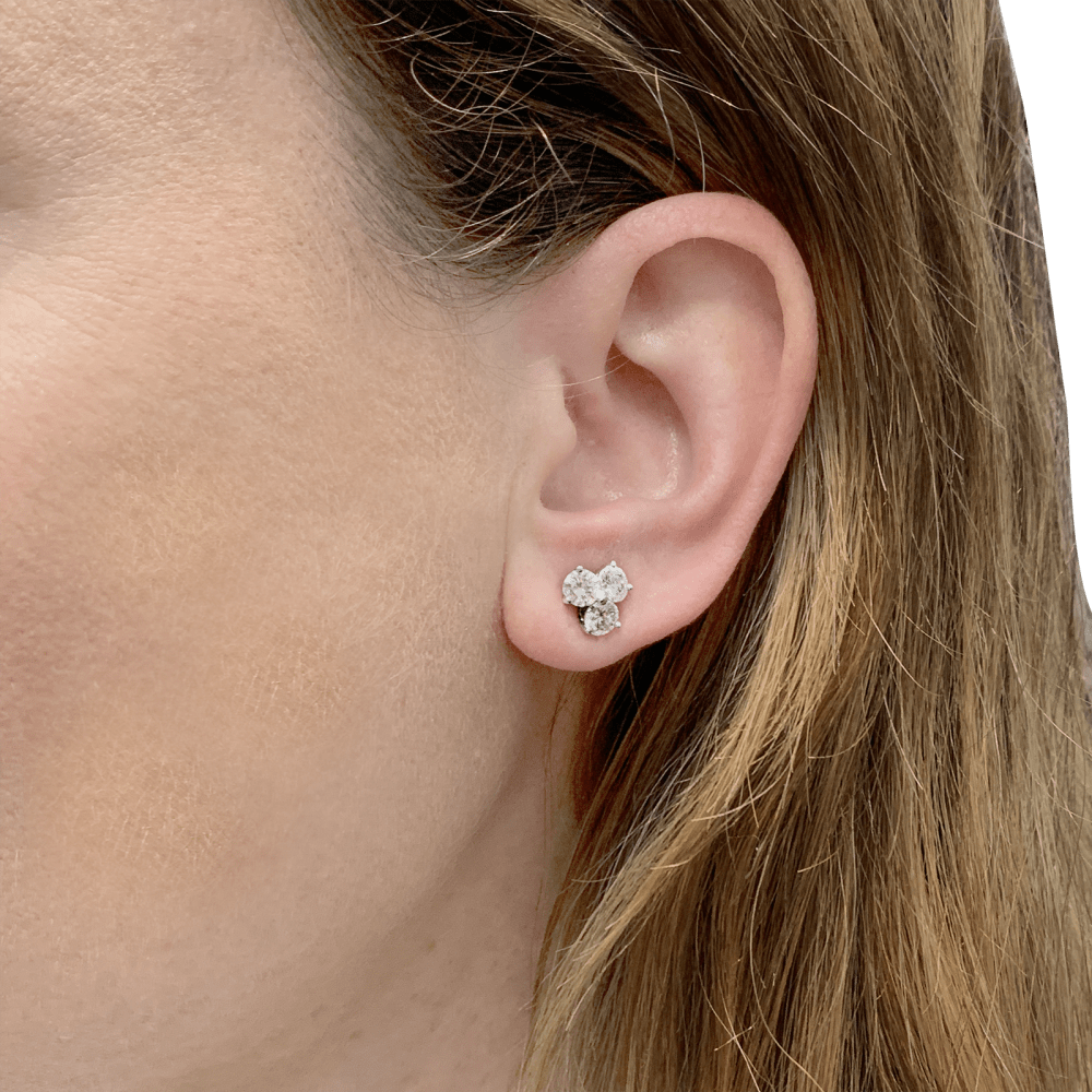 Boucles d'oreilles Puces en platine et diamants - Castafiore
