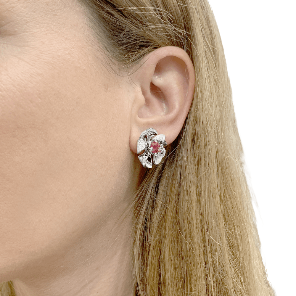 Boucles d'oreilles Puces MELLERIO en or blanc, tourmalines, et diamants - Castafiore