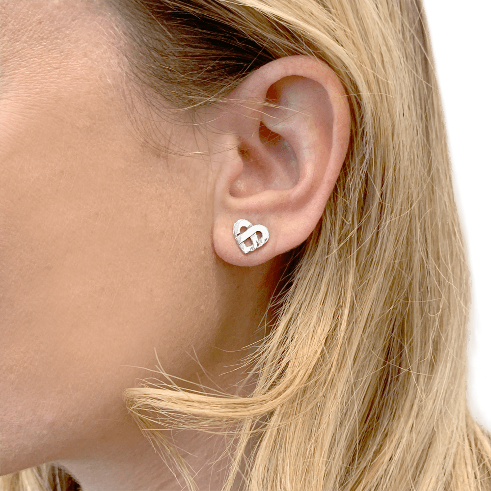 Boucles d'oreilles Puces POIRAY "Coeur Entrelacé" en or blanc - Castafiore