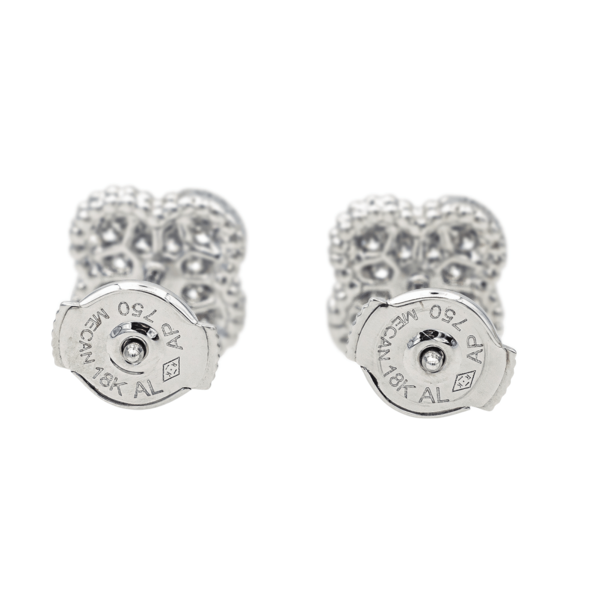 Boucles d'oreilles Puces VAN CLEEF & ARPELS "Sweet Alhambra" en or blanc et diamants - Castafiore
