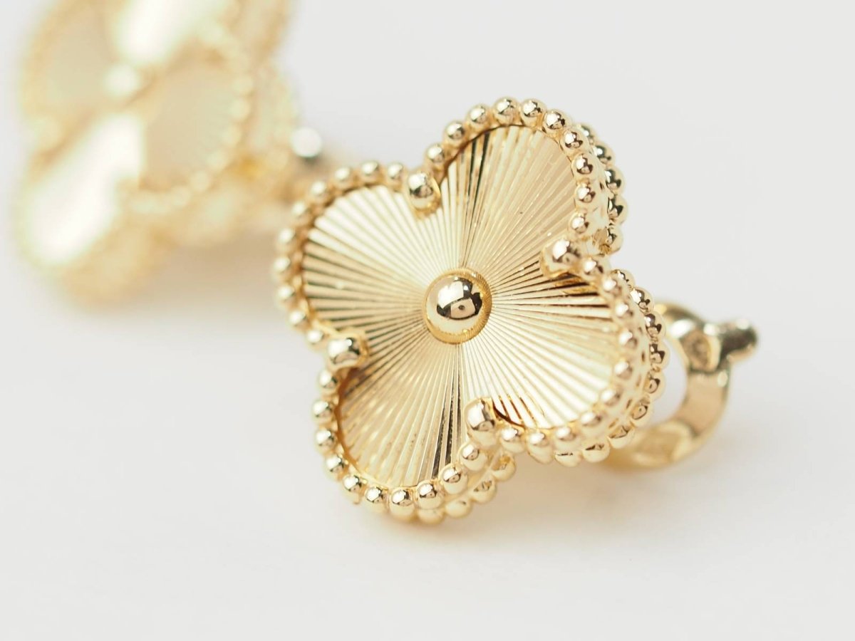 Boucles d'oreilles VAN CLEEF & ARPELS Alhambra vintage en or jaune - Castafiore