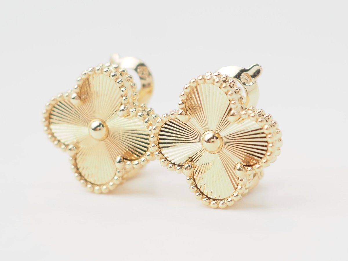 Boucles d'oreilles VAN CLEEF & ARPELS Alhambra vintage en or jaune - Castafiore