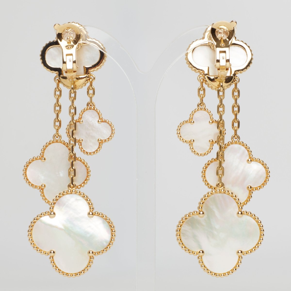 Boucles d’oreilles Van Cleef & Arpels Magic Alhambra 4 motifs - Castafiore