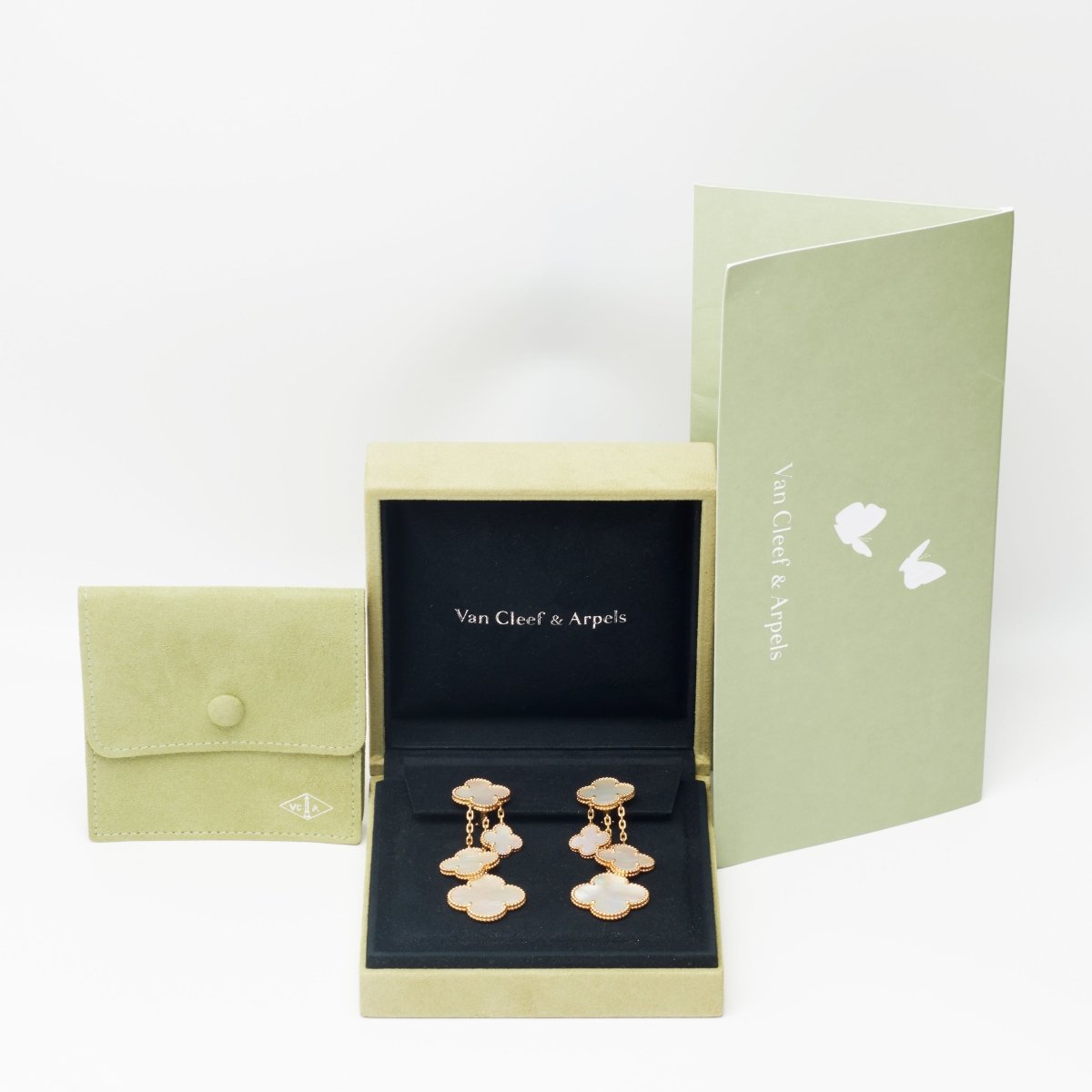 Boucles d’oreilles Van Cleef & Arpels Magic Alhambra 4 motifs - Castafiore