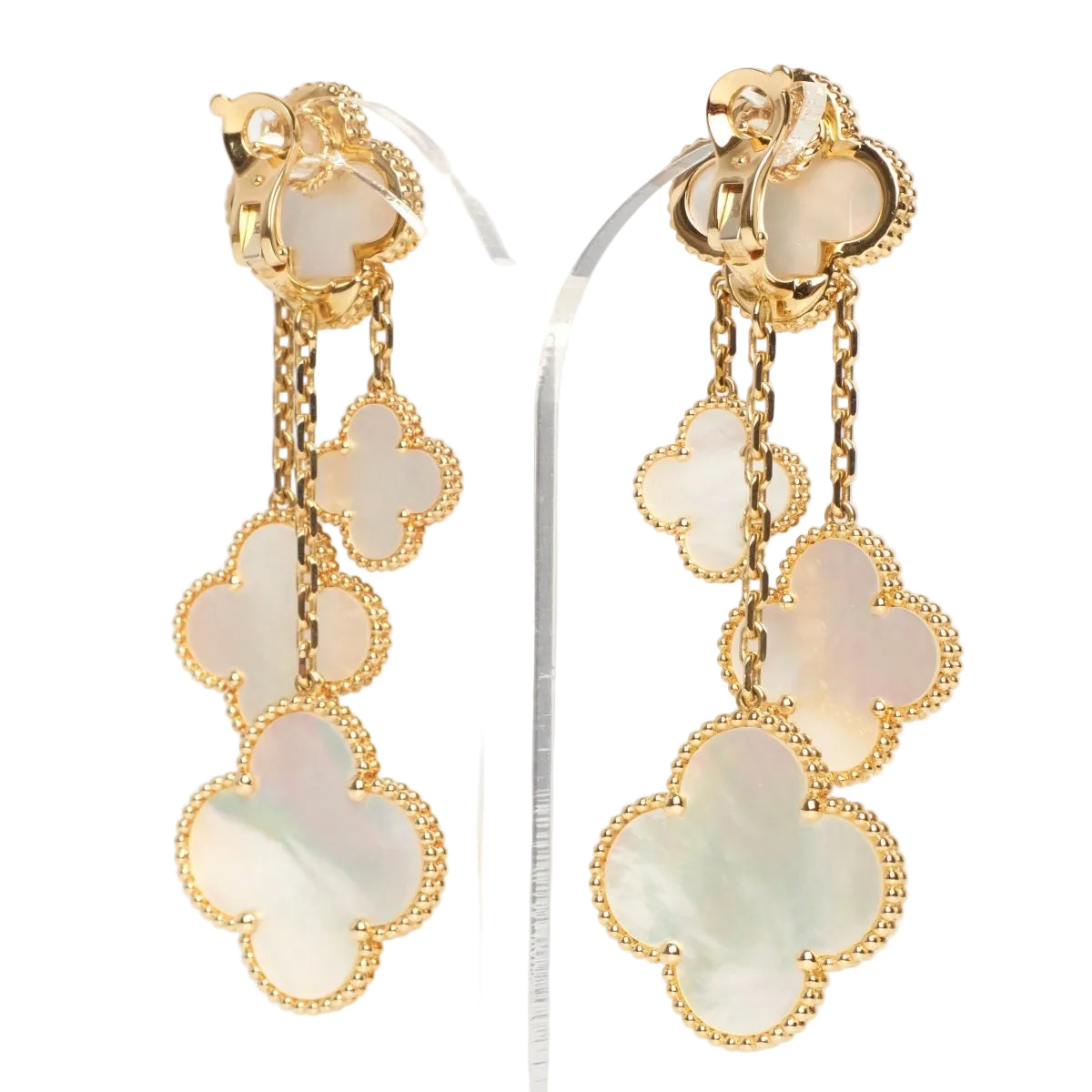 Boucles d’oreilles Van Cleef & Arpels Magic Alhambra 4 motifs - Castafiore